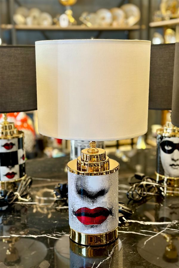 Lip Detailed Lampshade