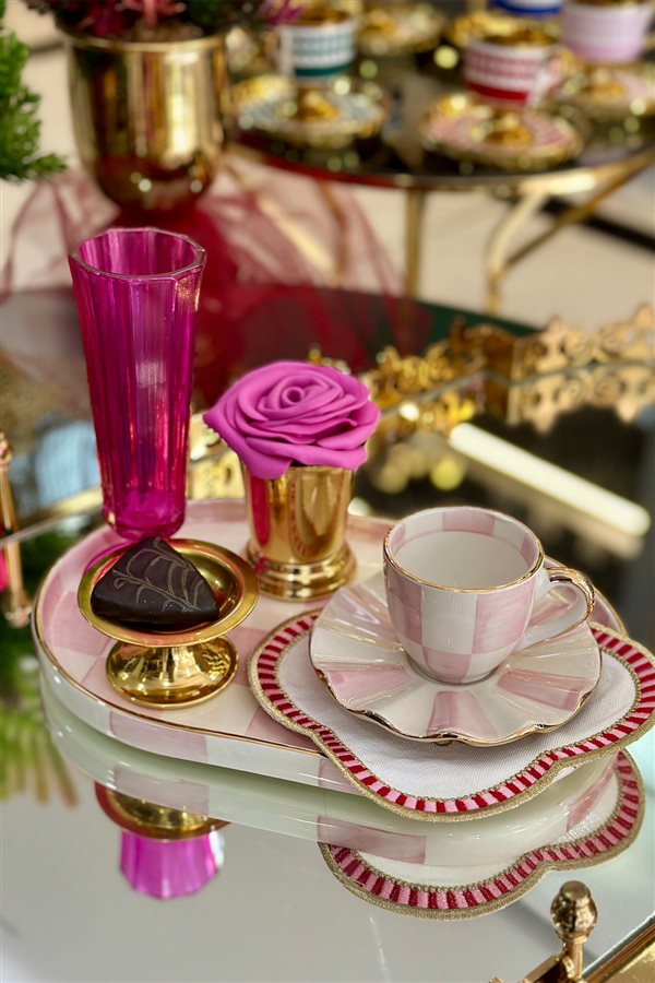 Checkered Pink Oval Presentation Tray