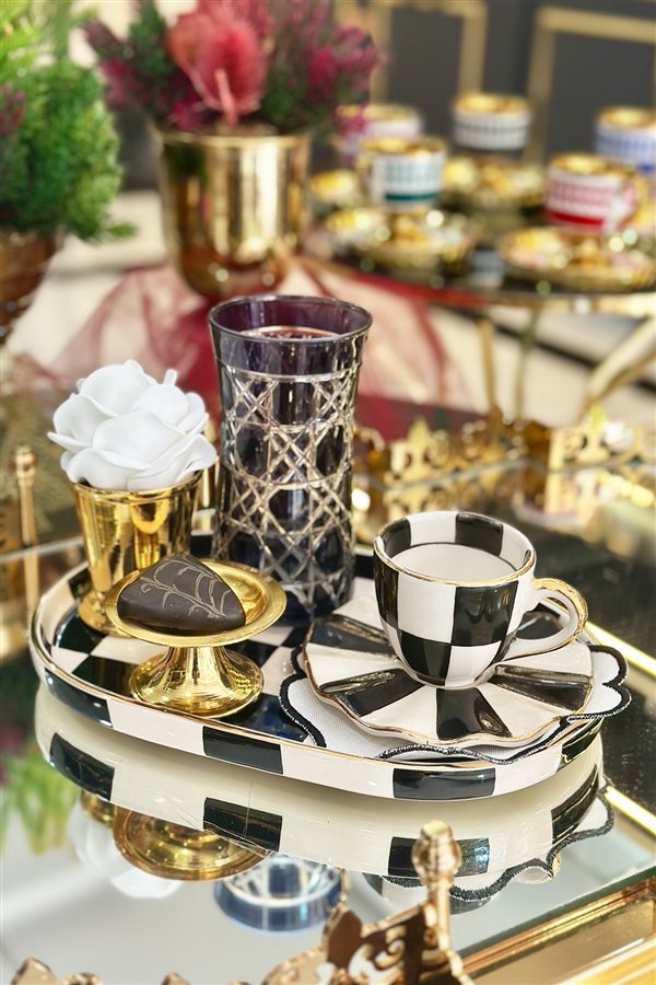 Checkered Black Oval Presentation Tray