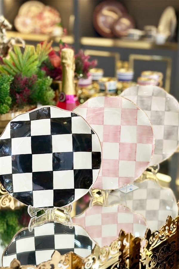 Checkered Pink 6-Piece Cake Plate