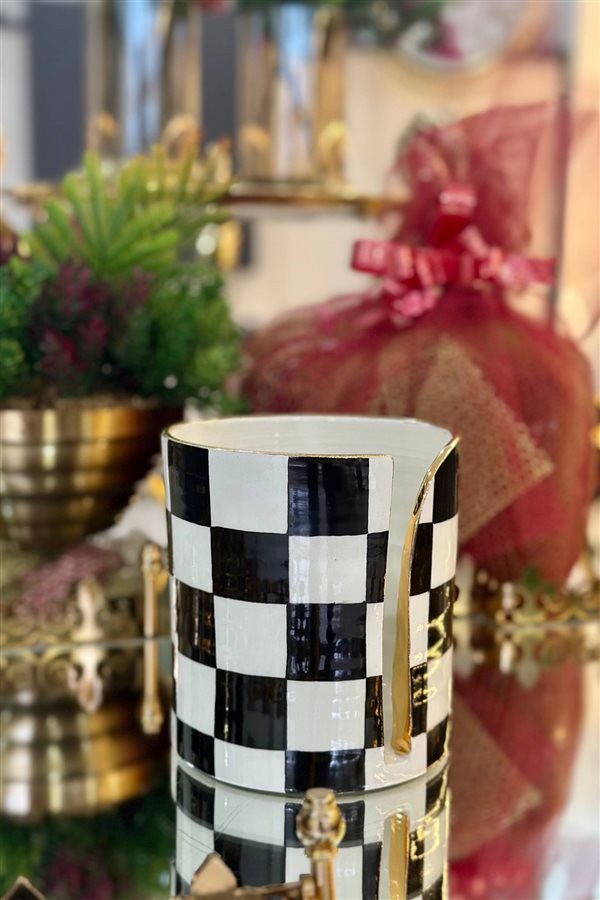 Checkered Black Cylindrical Towel Holder